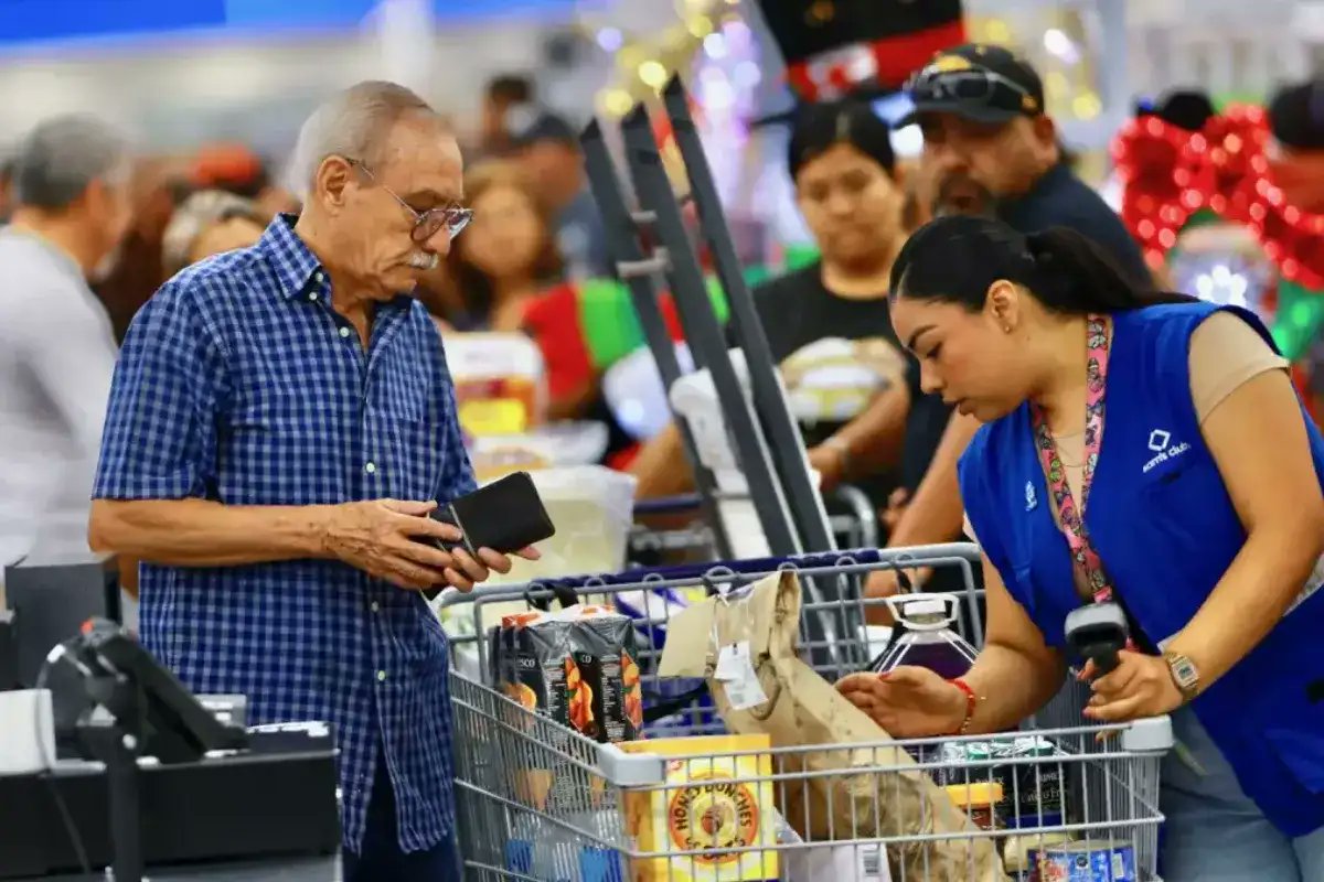 La confianza del consumidor cae 1.6 puntos en noviembre y revela un deterioro en las expectativas económicas