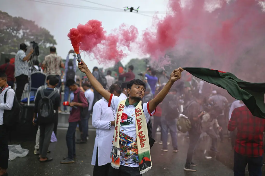 BANGLADESH CELEBRARÁ ELECCIONES EN FEBRERO TRAS 18 MESES DEL DERROCAMIENTO DE HASINA; GOBIERNO INTERINO DE YUNUS DEFINE RUTA POLÍTICA