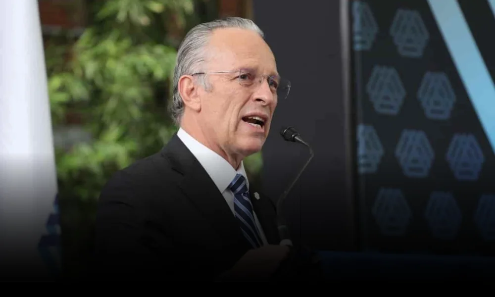 José Medina asume la presidencia del CCE: “Nuestra prioridad es destrabar la inversión; el país necesita crecer”