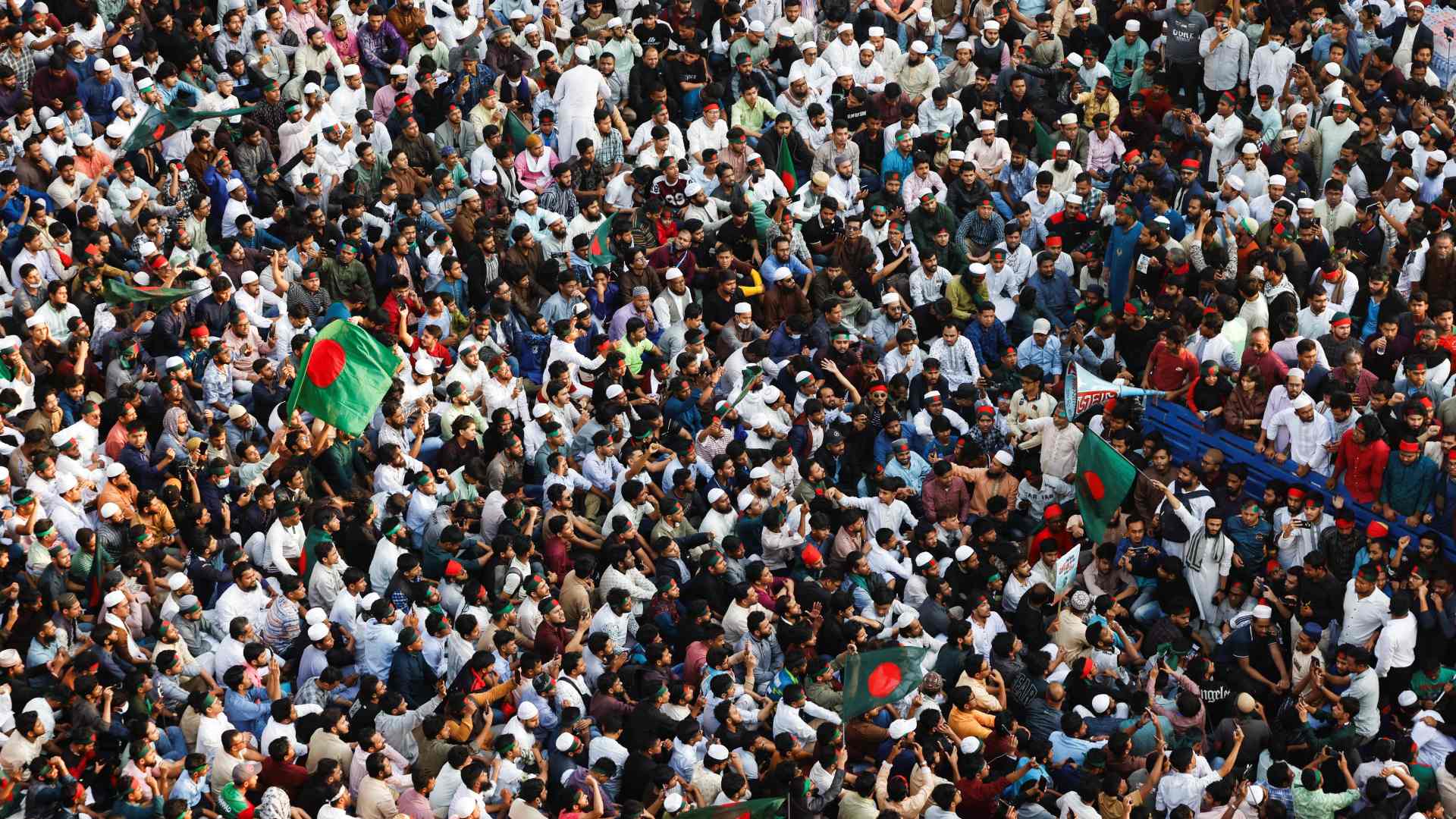 Protestas en Bangladesh escalan a crisis nacional tras asesinato de líder juvenil