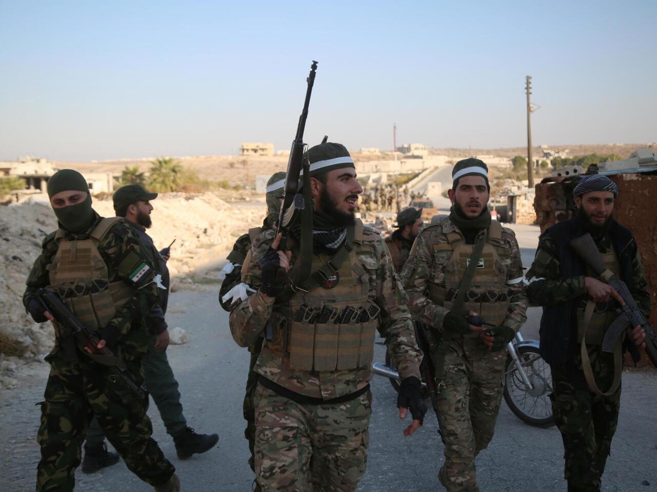 Combates entre el ejército sirio y fuerzas kurdas dejan muertos y miles de desplazados en Alepo