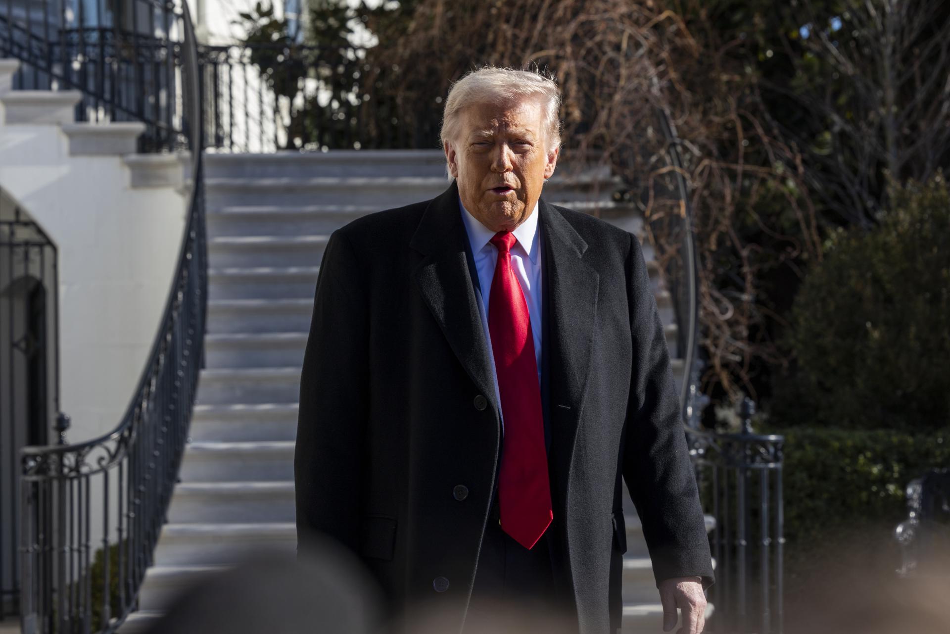 TRUMP AFIRMA QUE ESTADOS UNIDOS NO NECESITA PRODUCTOS FABRICADOS EN MÉXICO NI CANADÁ