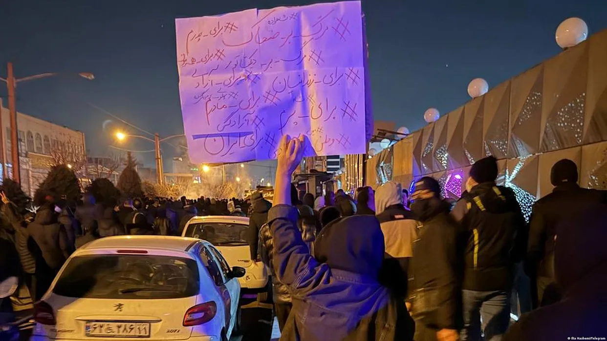 UNIVERSITARIOS IRANÍES INTENTAN REVIVIR LAS PROTESTAS ANTE MAYOR PRESIÓN DE EE.UU.