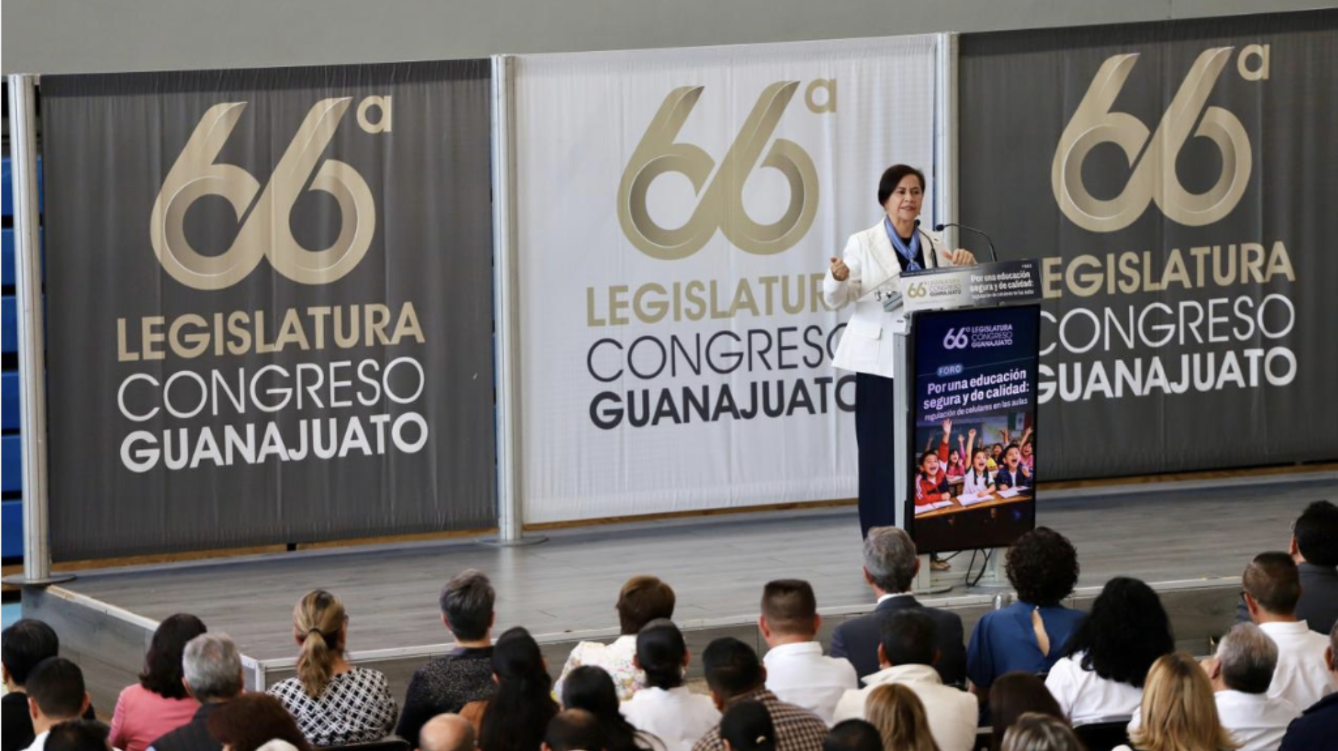 CECYTEG PRESENTA MODELO FAMILIAR Y TECNOLÓGICO EN FORO SOBRE REGULACIÓN DE CELULARES EN LAS AULAS