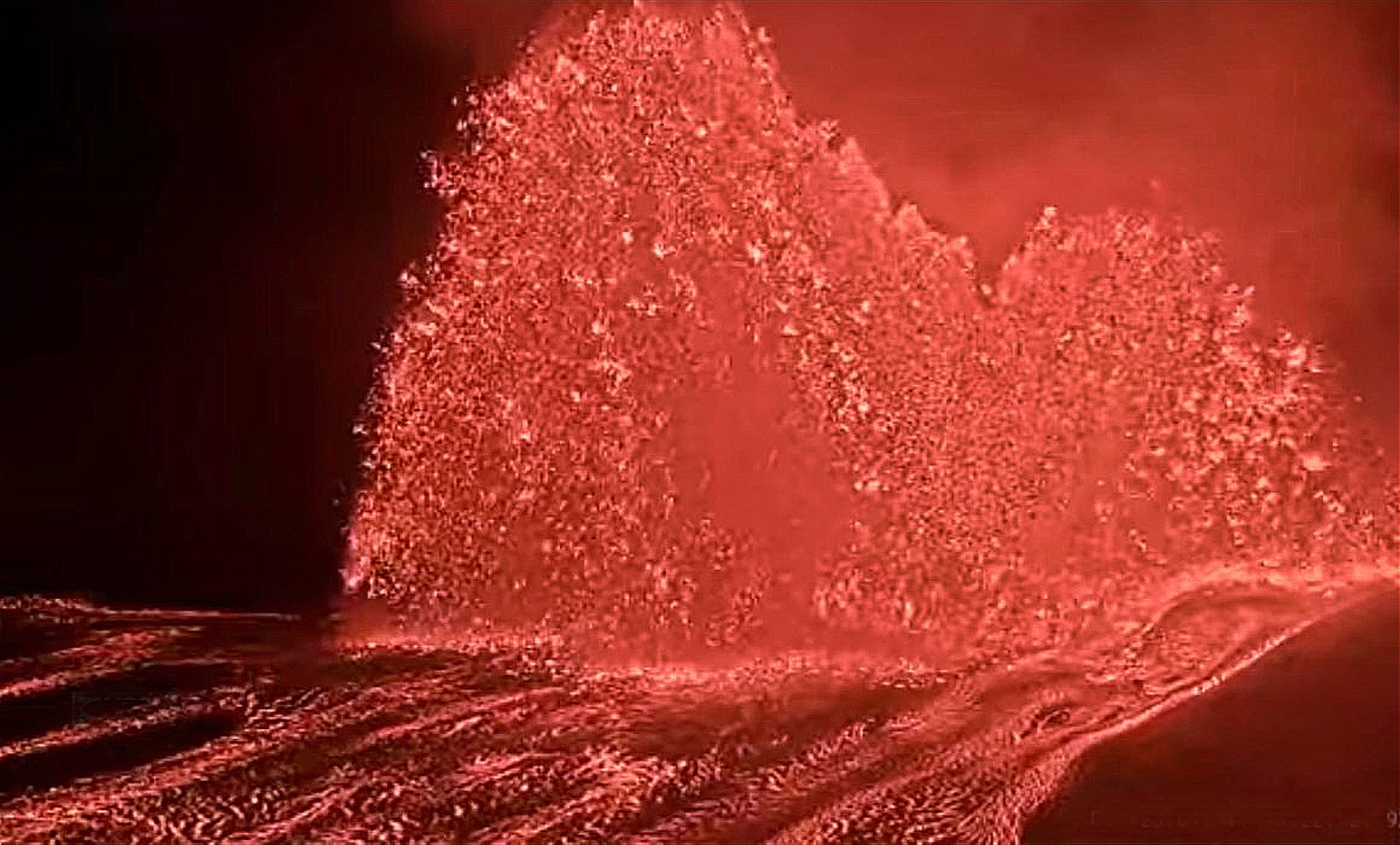 NUEVA ERUPCIÓN DEL VOLCÁN KILAUEA EN HAWÁI GENERA ESPECTACULAR ACTIVIDAD VOLCÁNICA