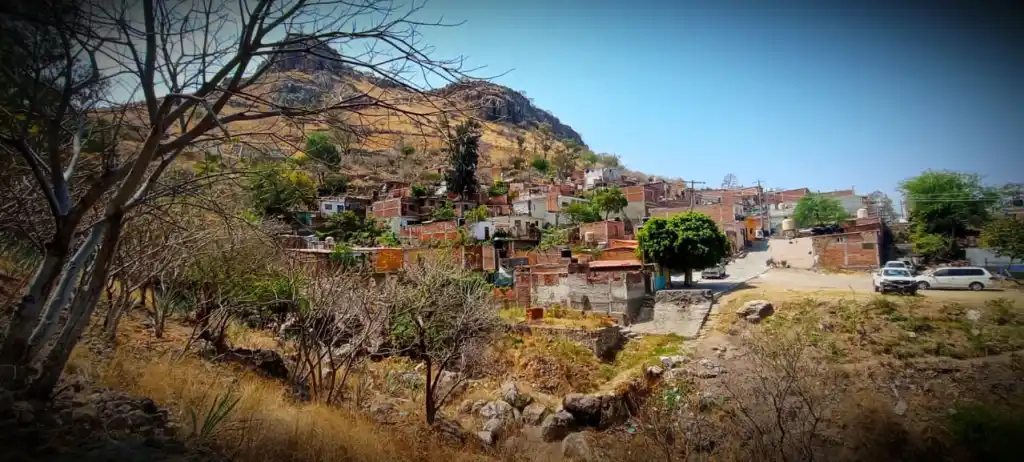 CERRO SE DESGAJA FRENTE A EL: TESTIMONIOS ALERTAN SOBRE RIESGOS EN GUANAJUATO