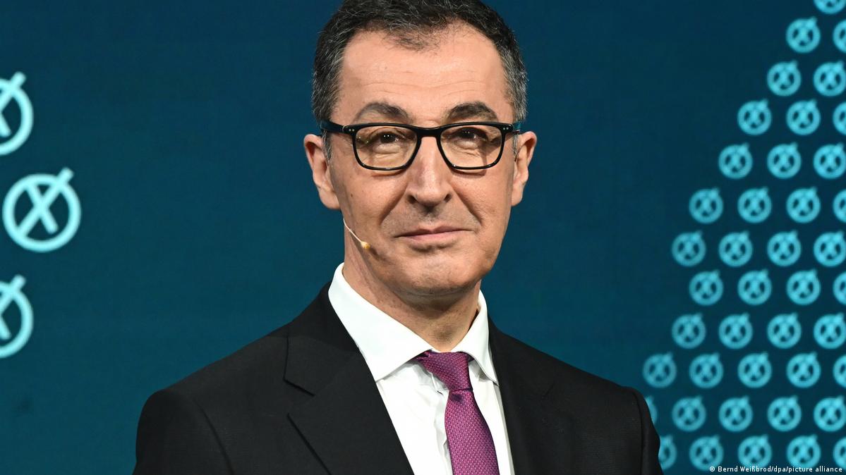 CEM ÖZDEMIR, HIJO DE INMIGRANTES, PODRÍA GOBERNAR EL ESTADO MÁS PRÓSPERO DE ALEMANIA