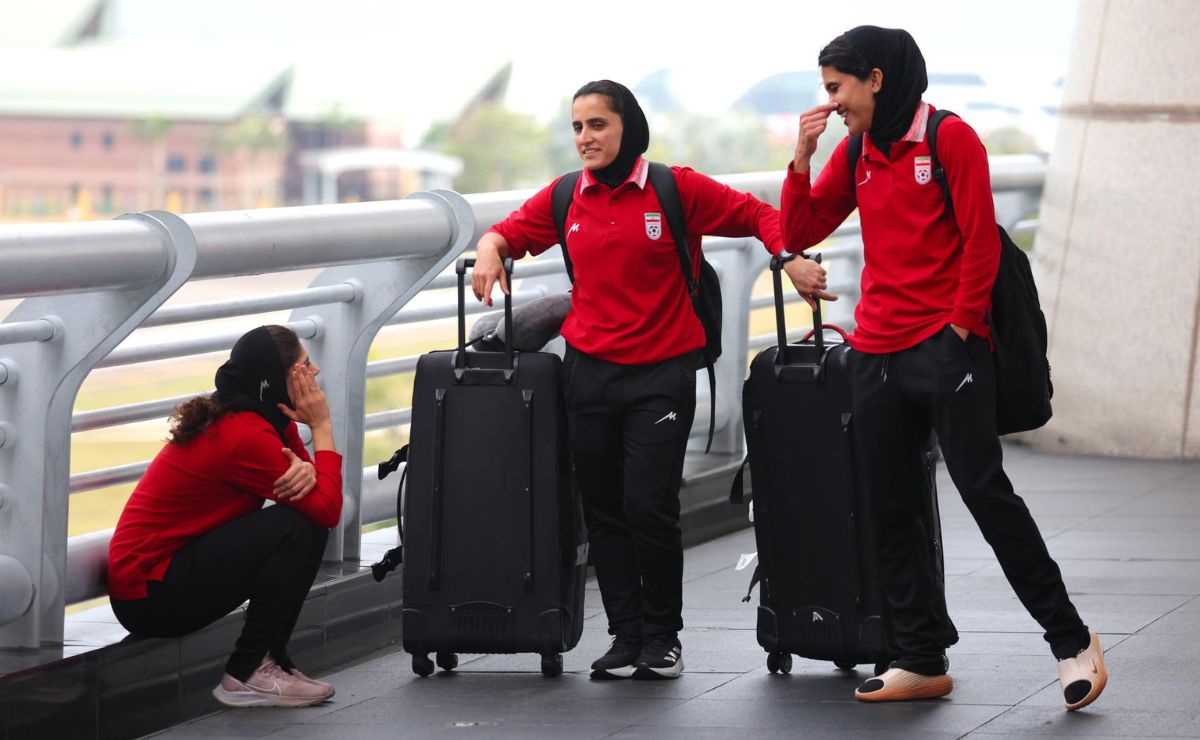 SELECCIÓN FEMENIL DE IRÁN REGRESA A SU PAÍS EN MEDIO DE TENSIÓN Y PREOCUPACIÓN