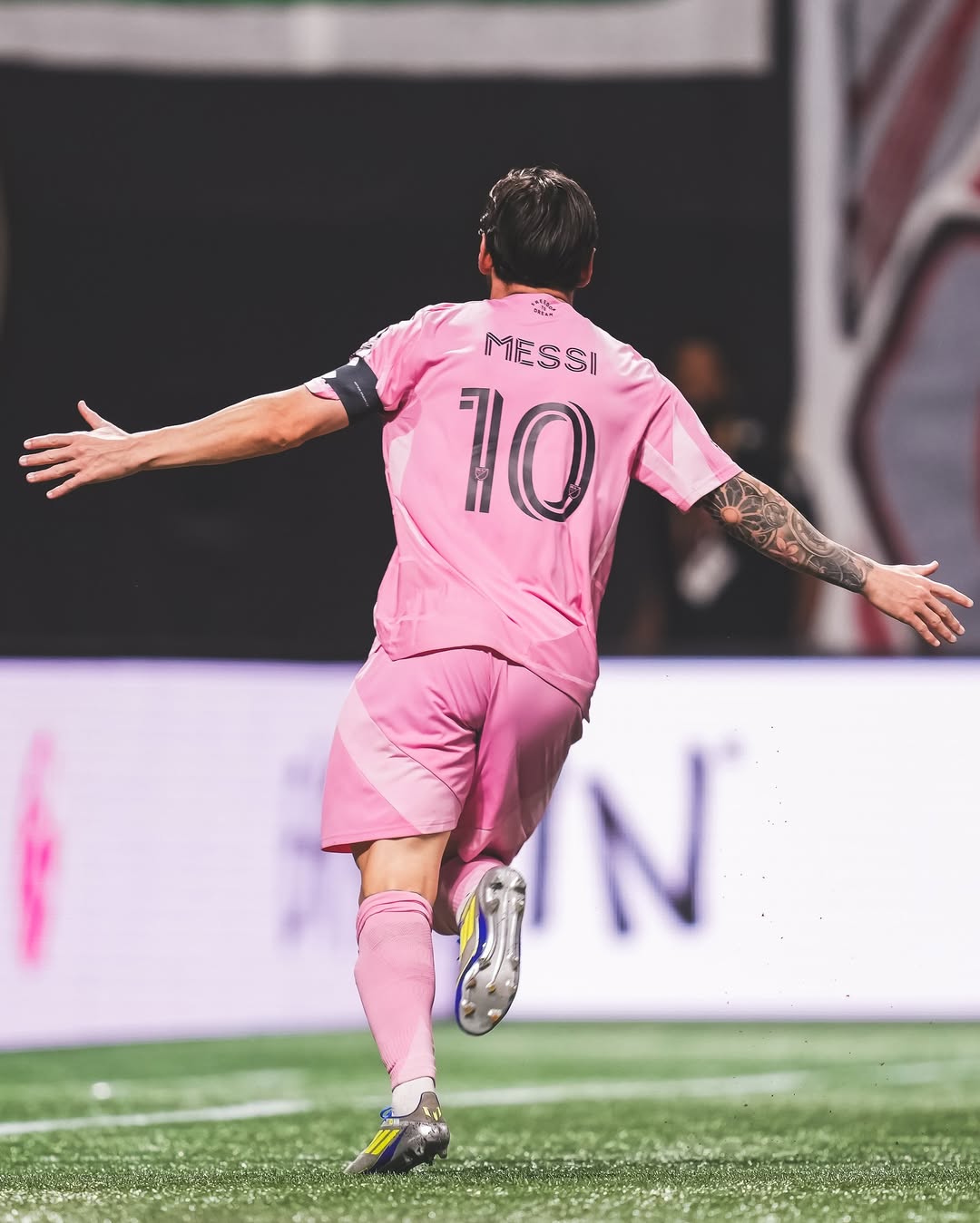 MESSI SUPERA A PELÉ EN GOLES DE TIRO LIBRE Y AGRANDA SU LEYENDA