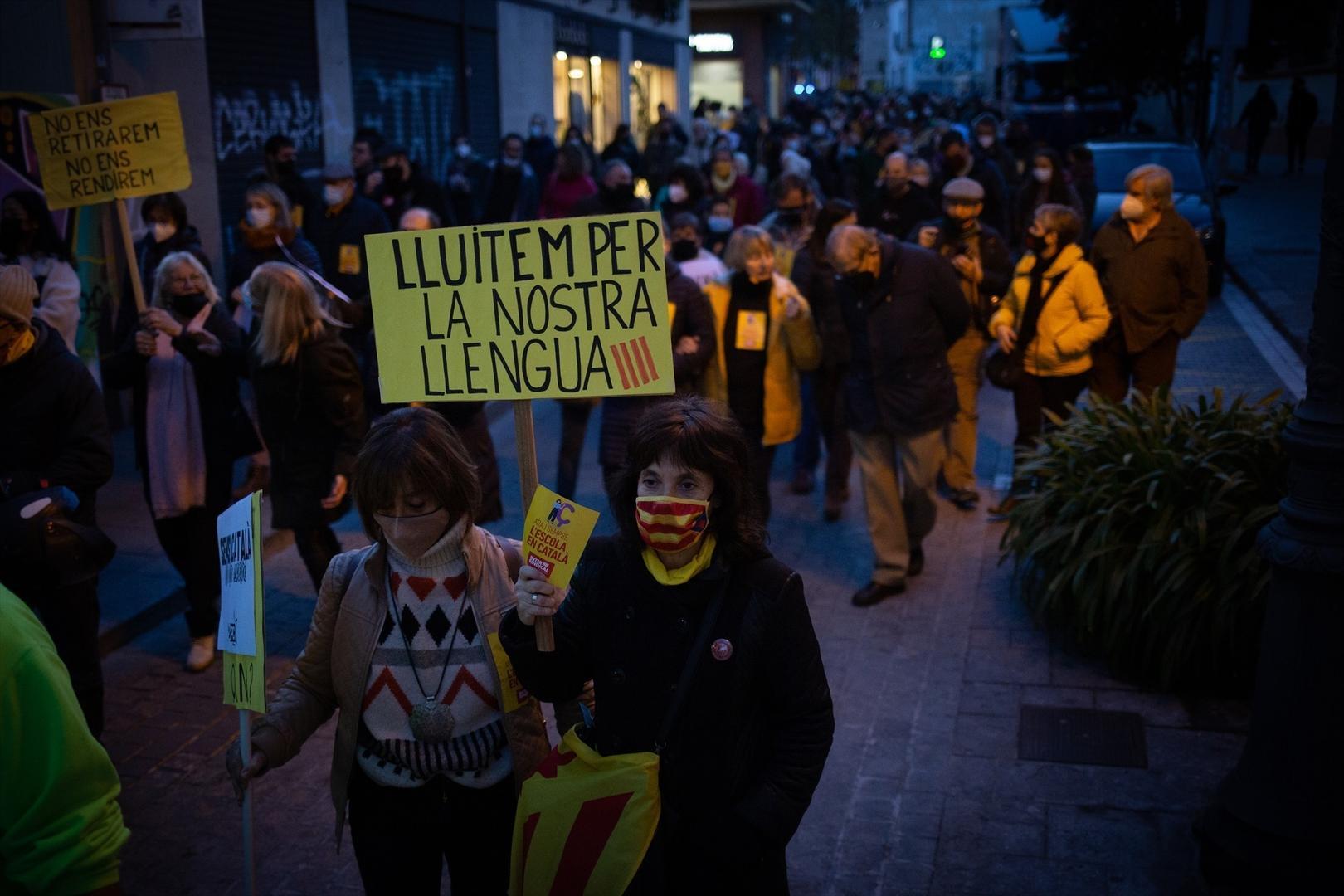 EUROPA SE REVUELVE CONTRA LA MUERTE DE LAS LENGUAS MINORITARIAS