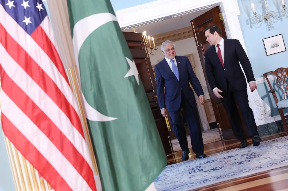 PAKISTÁN SE OFRECE COMO SEDE PARA DIÁLOGO ENTRE EE.UU. E IRÁN EN BUSCA DE LA PAZ