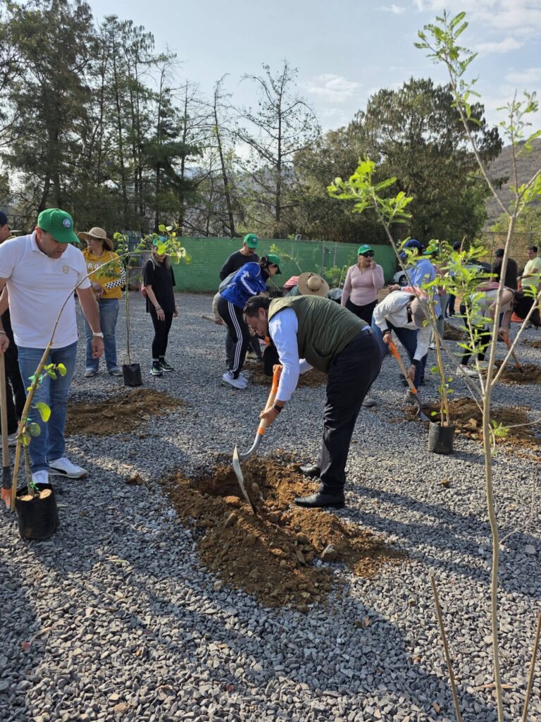 UNIVERSIDAD DE GUANAJUATO CELEBRA EL DÍA DE LA MADRE TIERRA CON REFORESTACIÓN