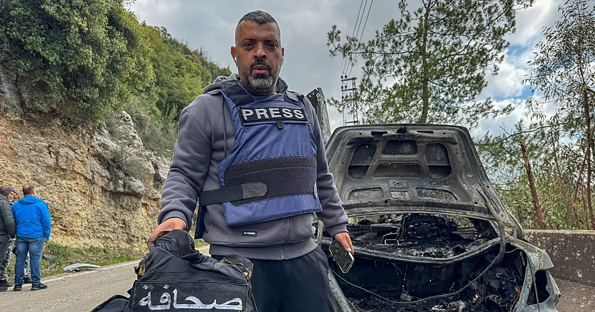 PERIODISTAS EN LÍBANO TRABAJAN BAJO FUEGO ISRAELÍ: CUBRIR LA GUERRA PUEDE COSTAR LA VIDA