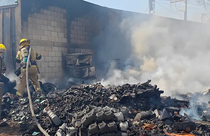 INCENDIO EN PURÍSIMA PASA DE PASTIZAL A ZONA INDUSTRIAL Y DEJA DAÑOS