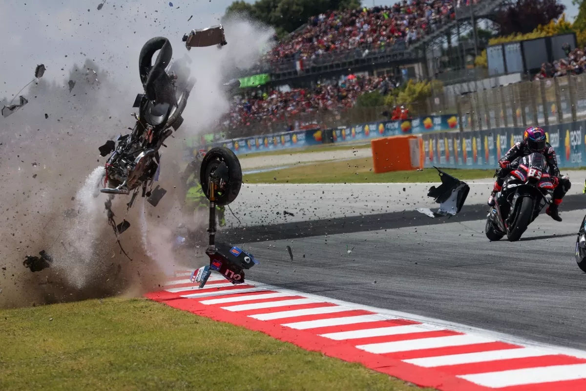 ÁLEX MÁRQUEZ SUFRE ESCALOFRIANTE ACCIDENTE EN EL GP DE CATALUÑA